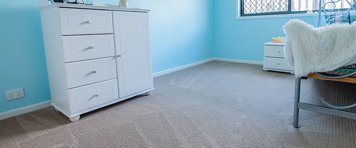 Carpet floor in a bedroom