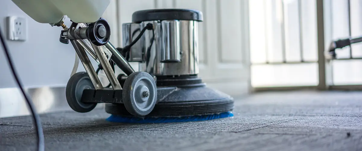 Cleaning machine for carpets